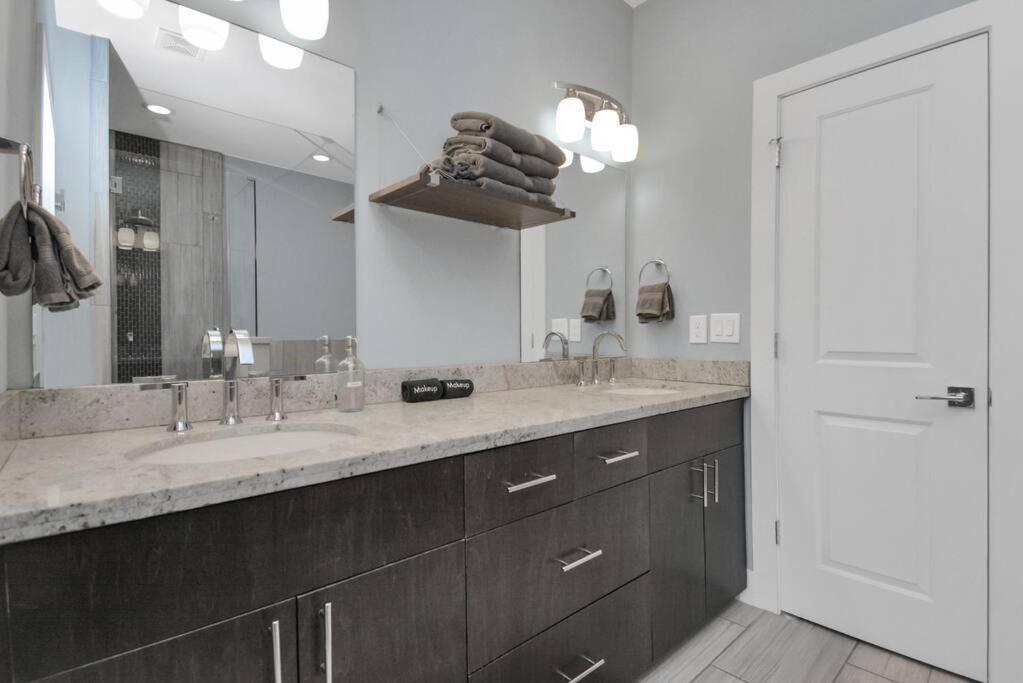 Skyline Views - Sleeps 10 Home Near Downtown Houston Esterno foto