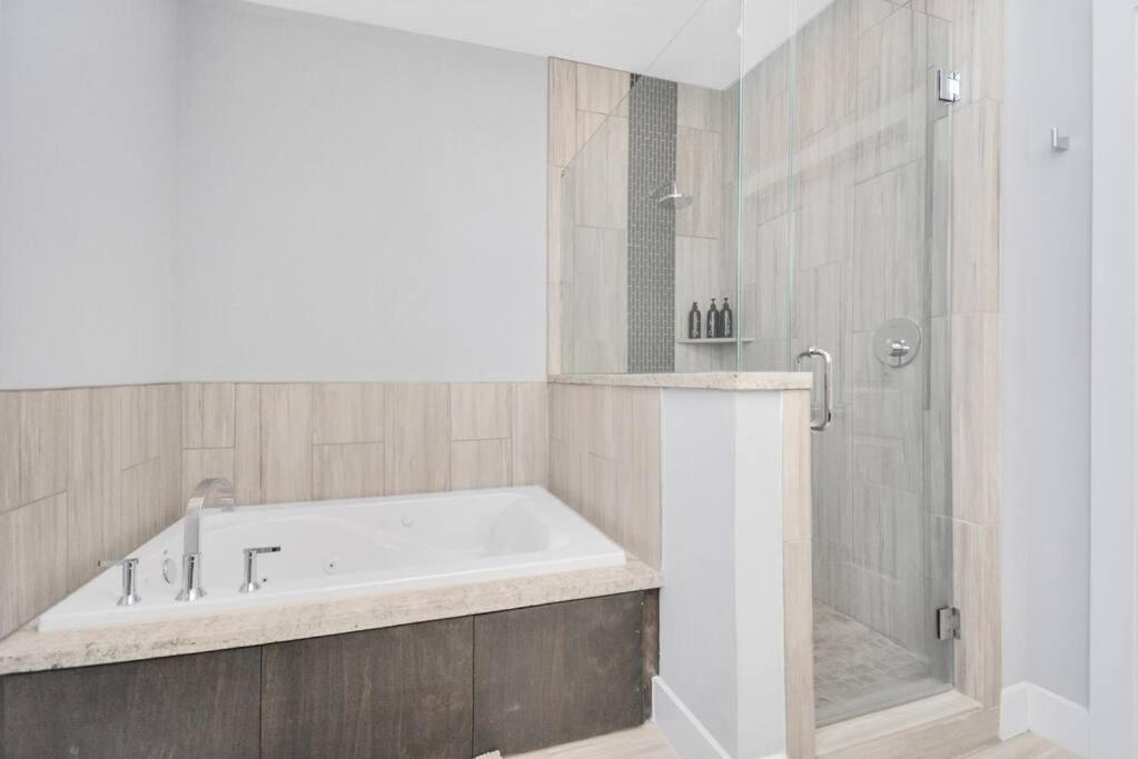 Skyline Views - Sleeps 10 Home Near Downtown Houston Esterno foto