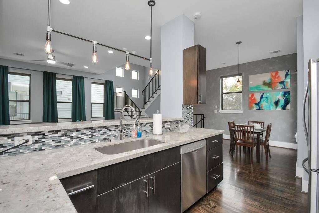 Skyline Views - Sleeps 10 Home Near Downtown Houston Esterno foto