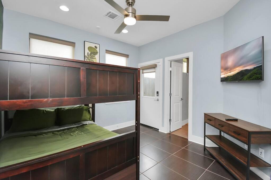 Skyline Views - Sleeps 10 Home Near Downtown Houston Esterno foto