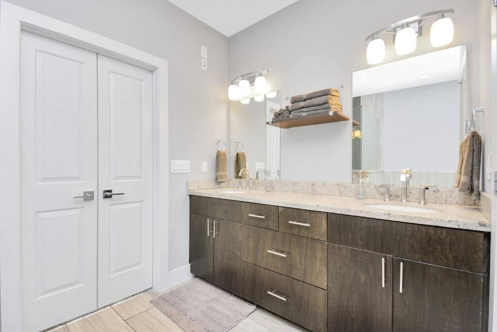 Skyline Views - Sleeps 10 Home Near Downtown Houston Esterno foto